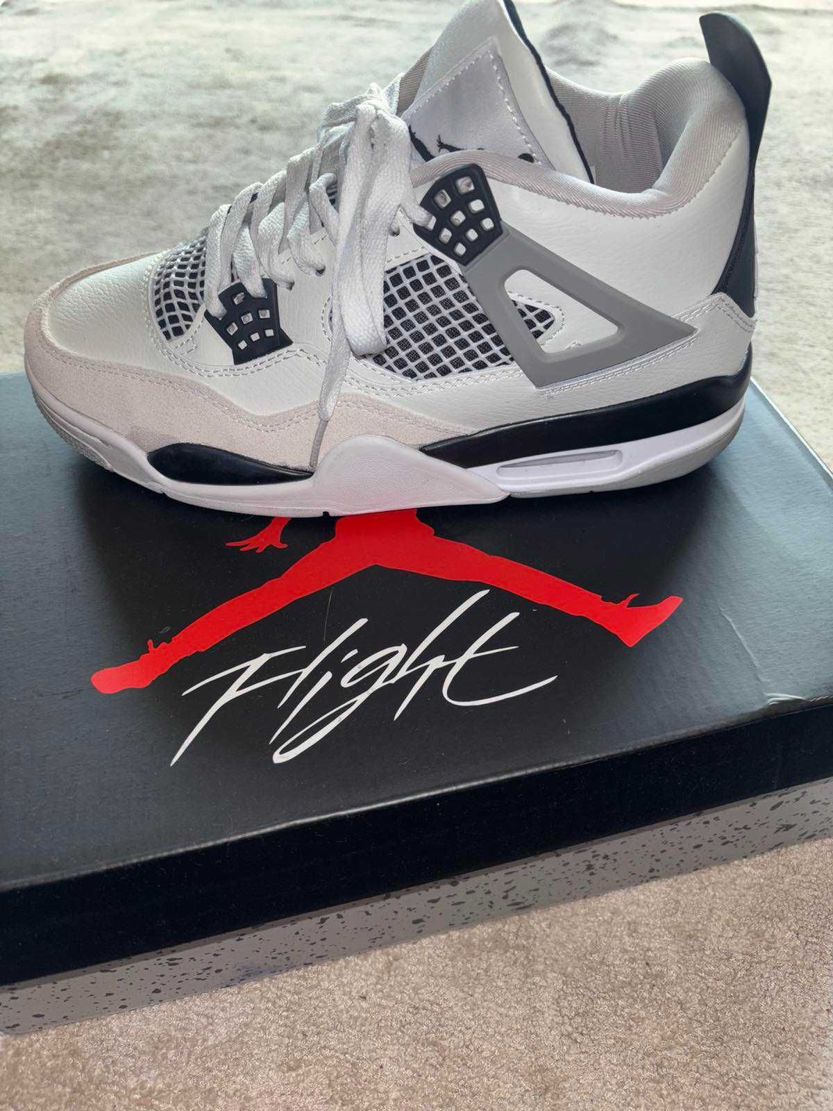 Спортни кецове NIKE/(Jordan 4 Мilitary Black/