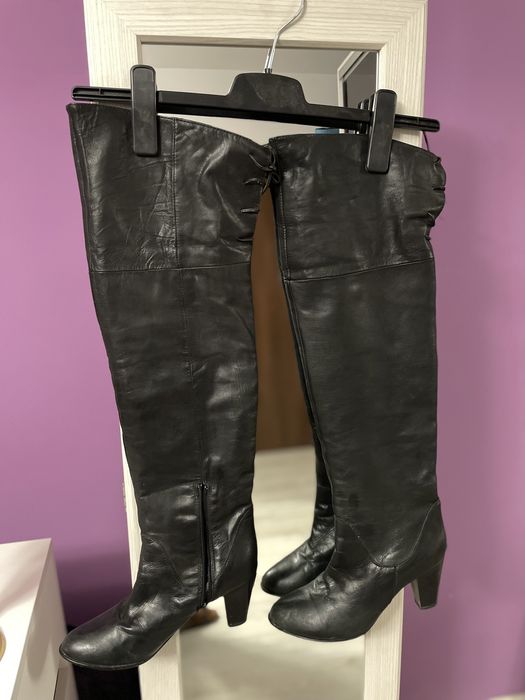 Cizme din piele naturala lungi, peste genunchi, in stare super buna