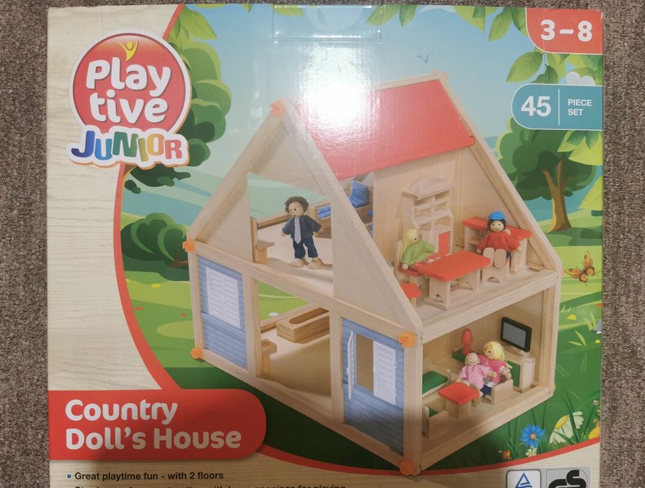 Căsuța de păpuși, din lemn, pentru 3 ani