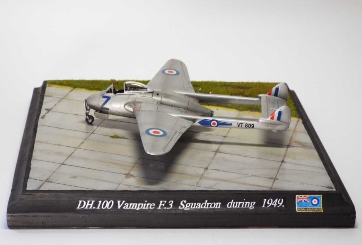 модель самолёта D.H.Vampire 1/72 NOVO наглядное пособие