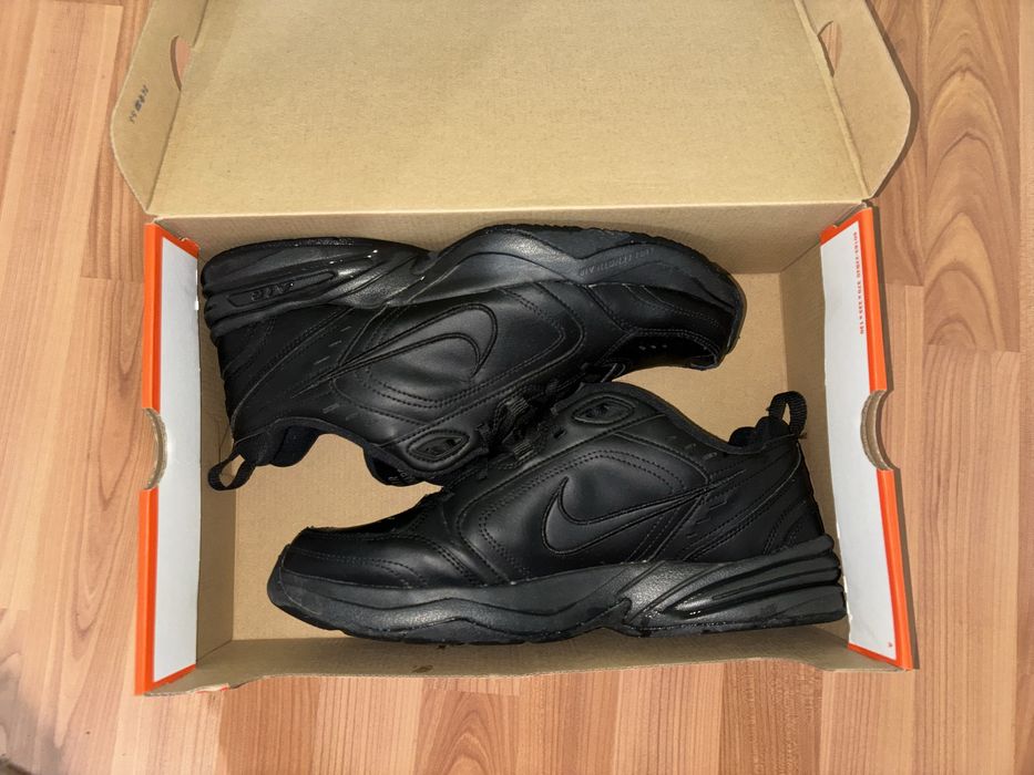 Adidasi Nike Air Monarch