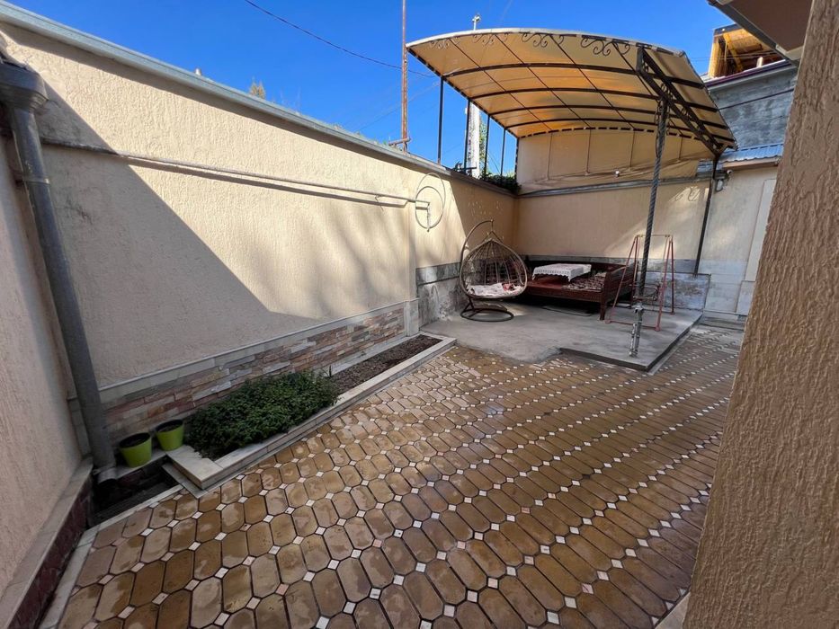 чилонзор 6 кв да коттедж сотилади.