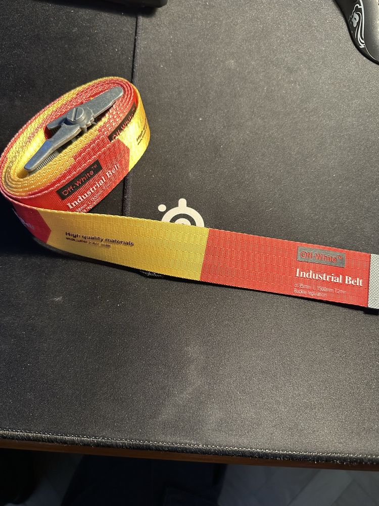 OFF-WHITE belt r and y