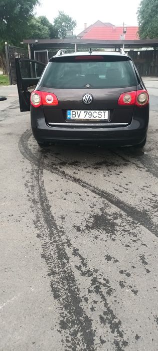 Vând Volkswagen Passat B6