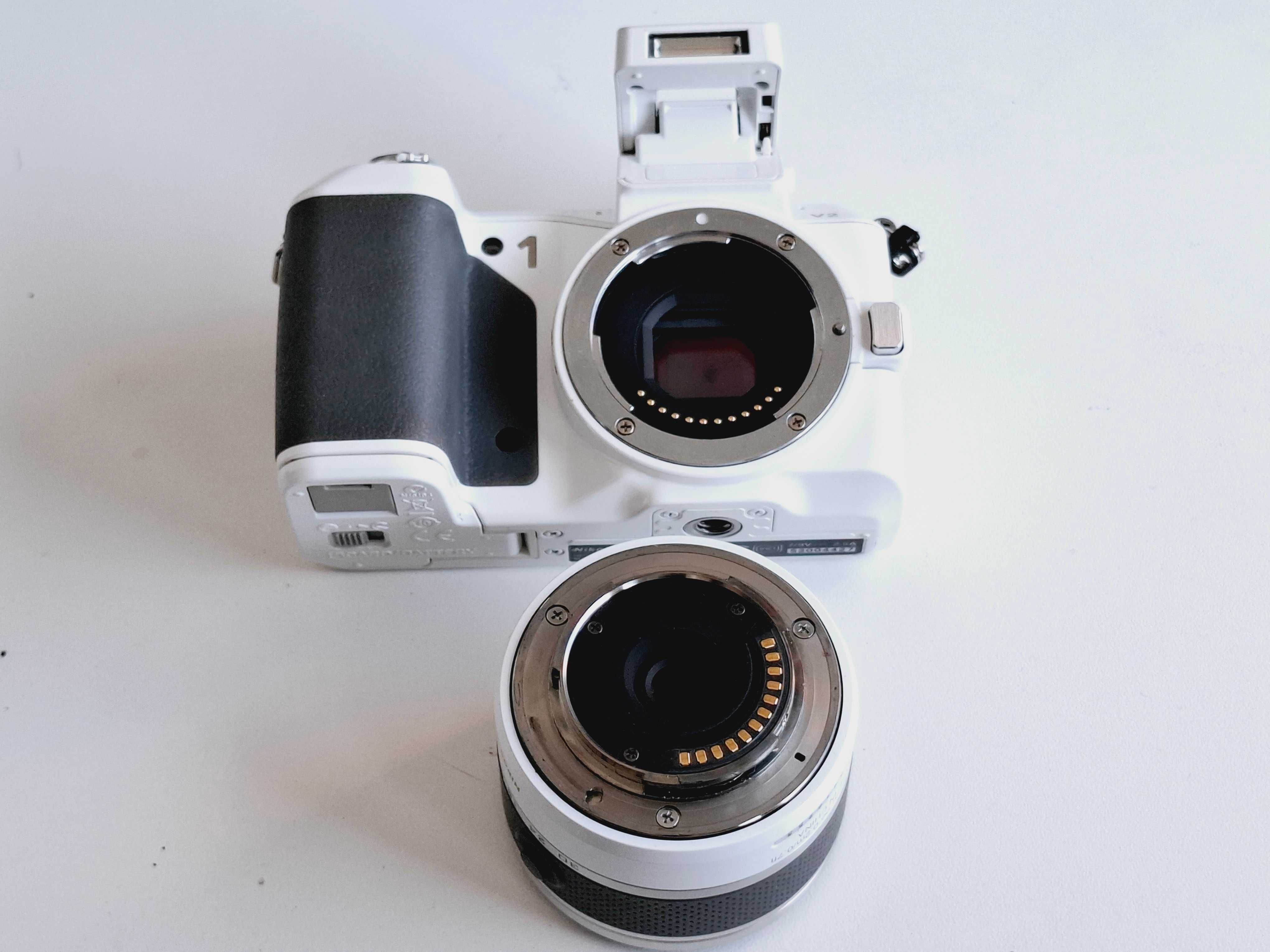 Nikon 1 V2 White Mirrorless Digital Camera + Nikon 10-30mm f3.5-5.6 VR