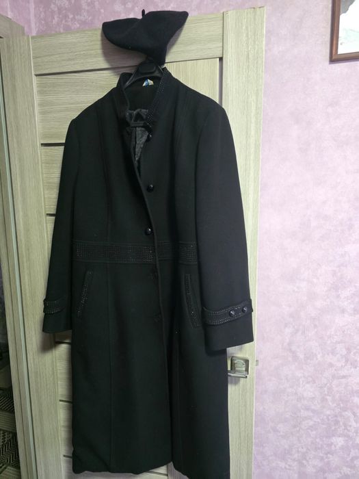 Продам черное пальто