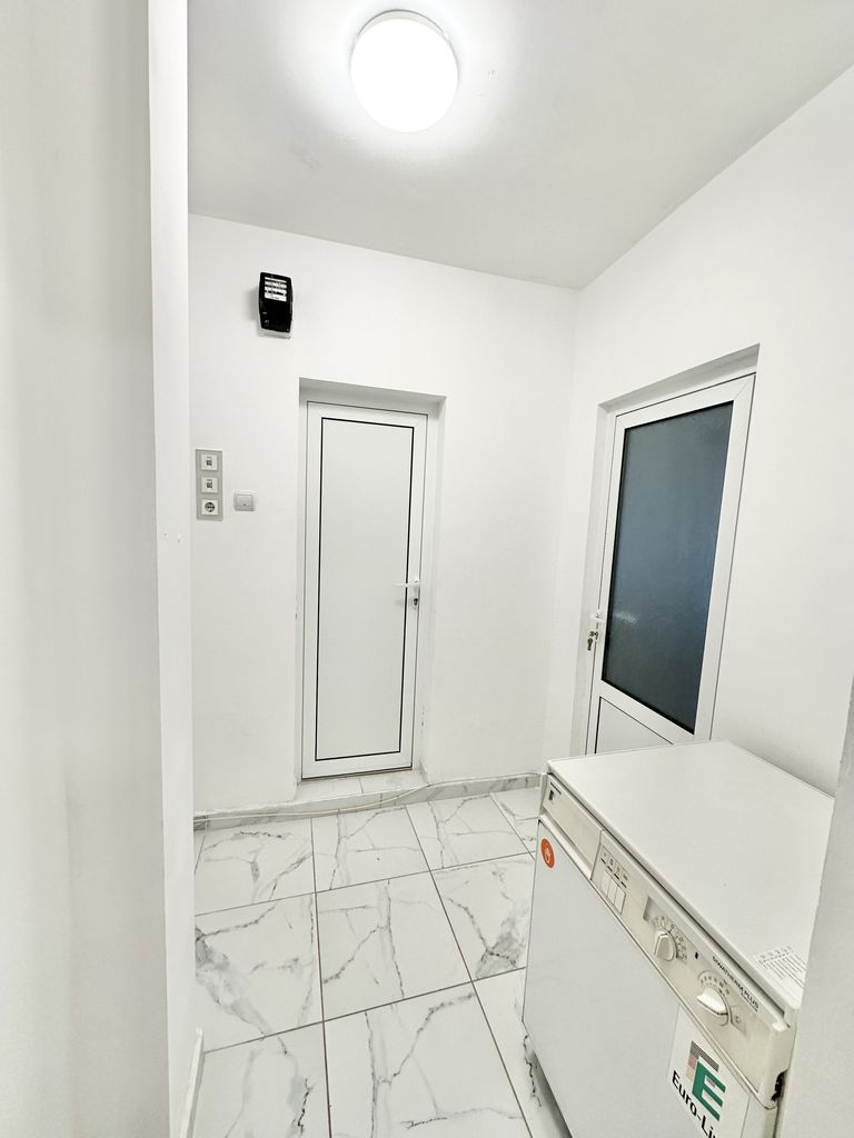 Дава се под наем Тристаен апартамент в Благоевград, Запад - 75 кв.м за 331.5 € - Снимка #12