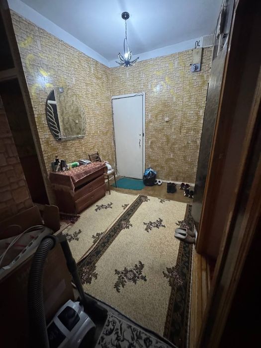 3 хона Уй Чирчик 9 мкрн 4 этаж 
Срочно продается 3 х комнатная кварти