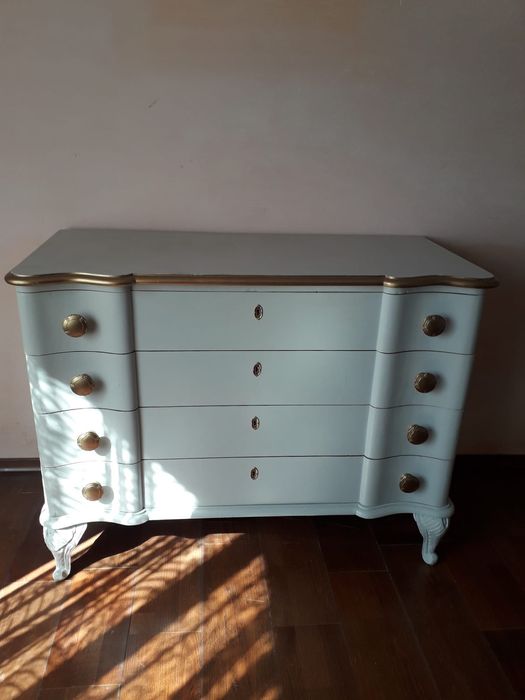 Set de dormitor, comoda + Pat + noptiere