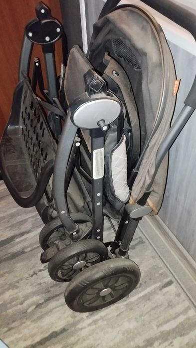 Продам детскую коляску зимний