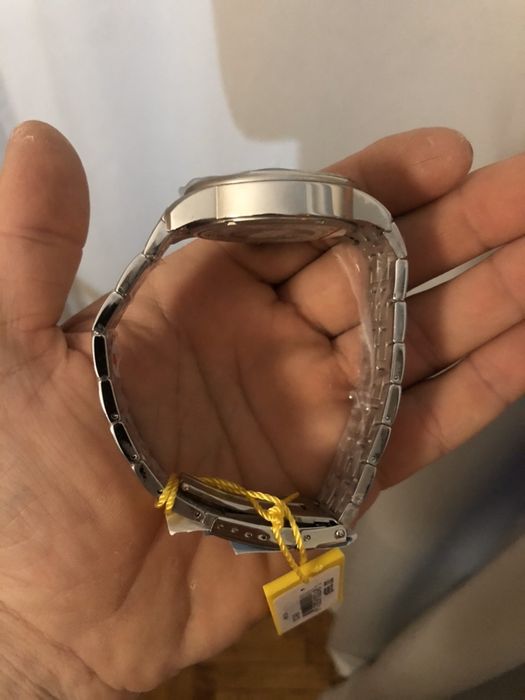 Invicta чисто нов и оригинален часовник