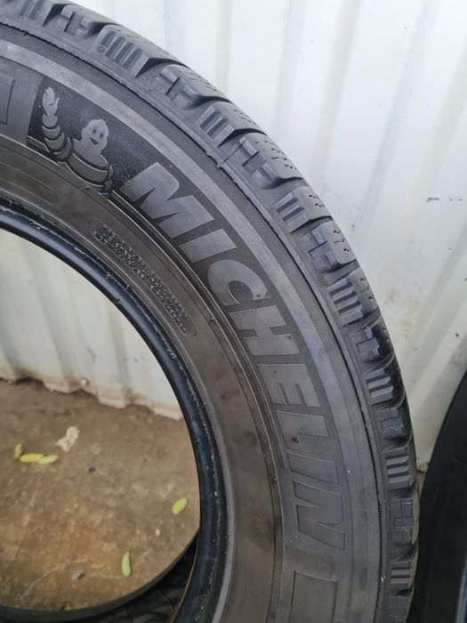 2 Anvelope de iarna *235/65R16C*Michelin*LICHIDARE STOC*75 Lei Buc*