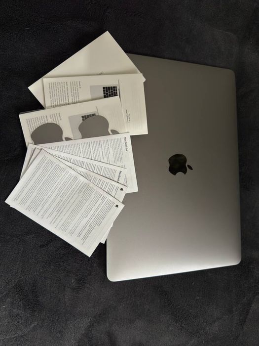 Продается Macbook air 2020