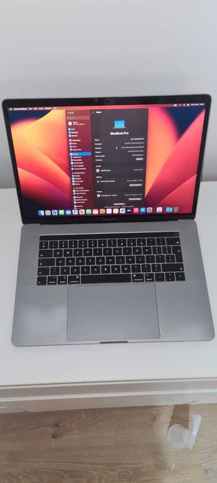 2019 MacBook Pro 15" i7 2.6GHz 32GB RAM 1Tb R560X Touchbar defect