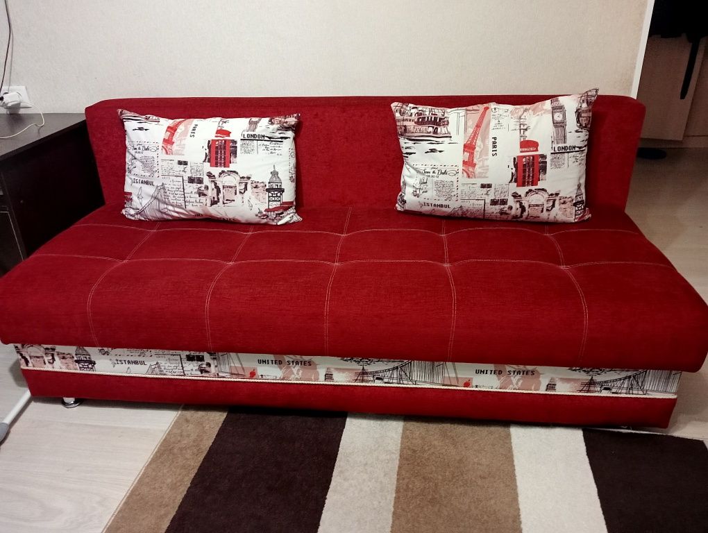 Срочно продам диван отличным состояние