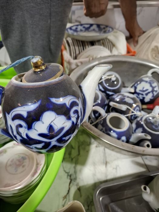 Idishlar sotiladigan choyxona uchun.