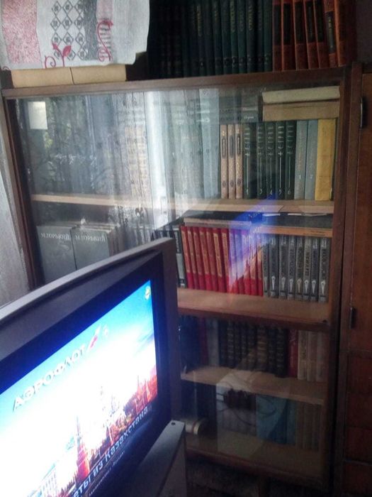 Продам книжный шкаф