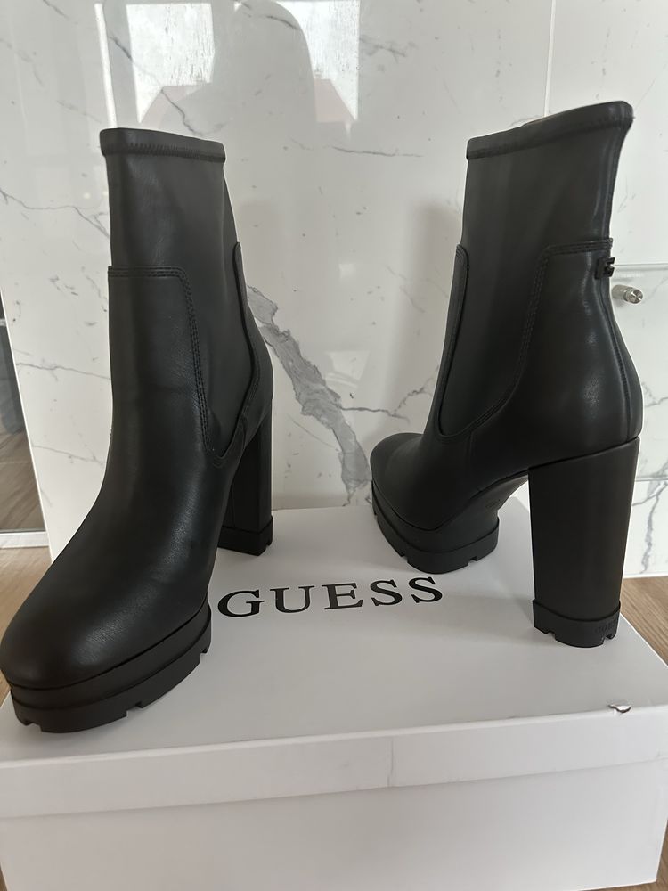 GUESS, Боти на ток 41