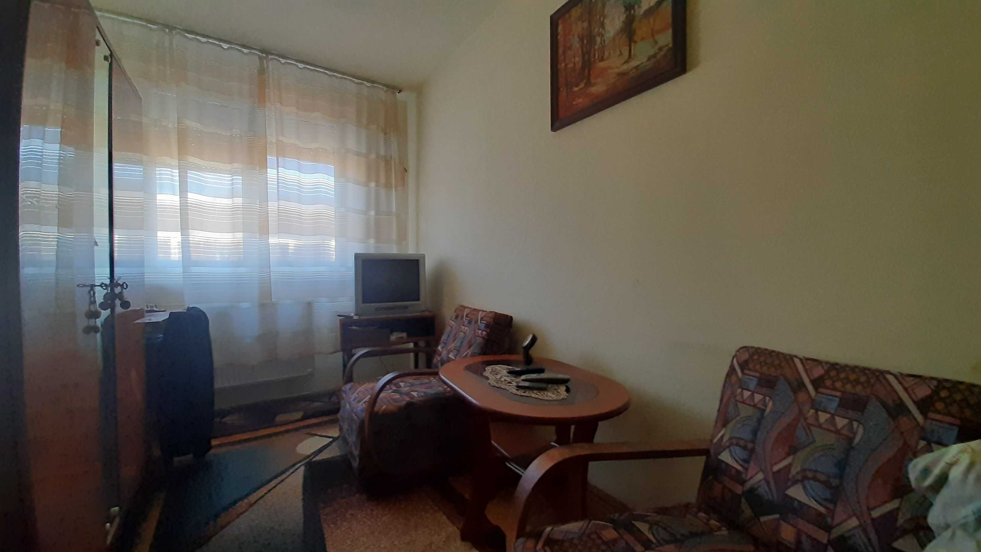 Vând apartament 3 camere în Hunedoara, Central-Bd. Corvin