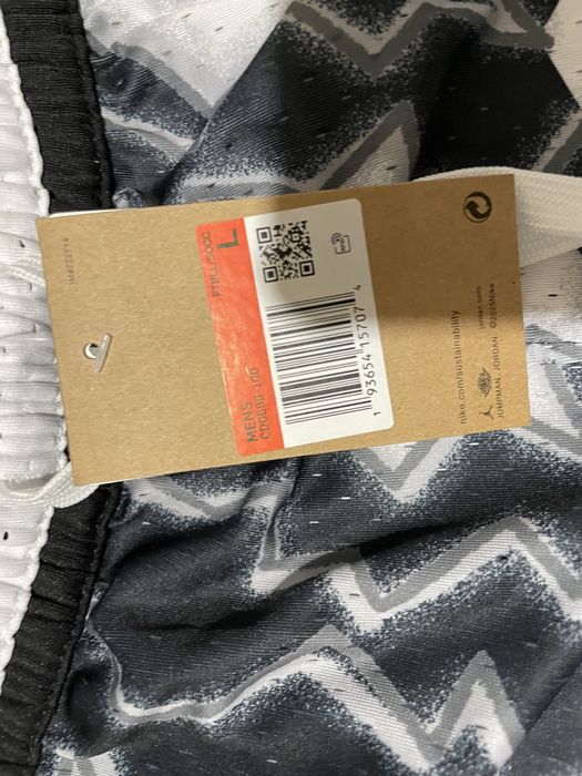 Șort Jordan, L, nou