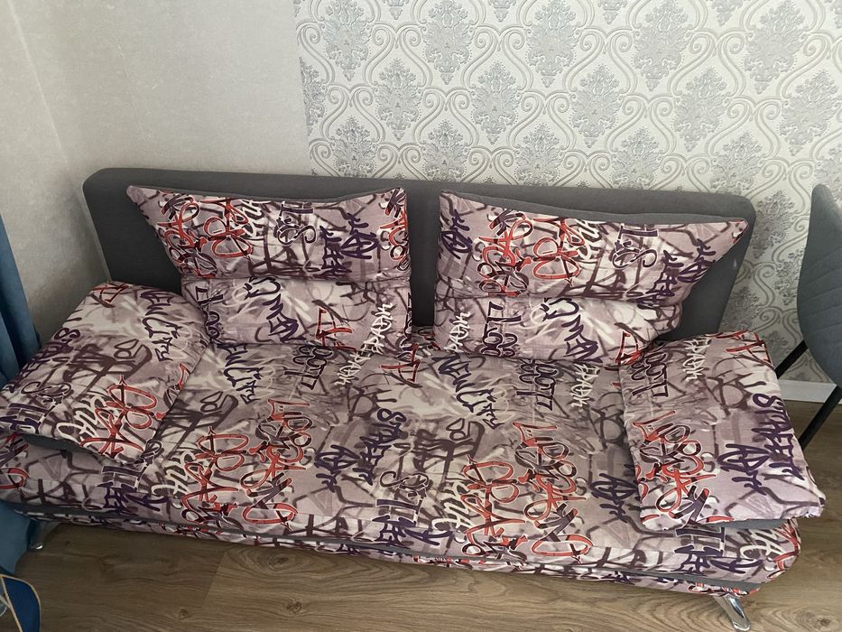 Отдам даром стол и диван раскладной кухоннный