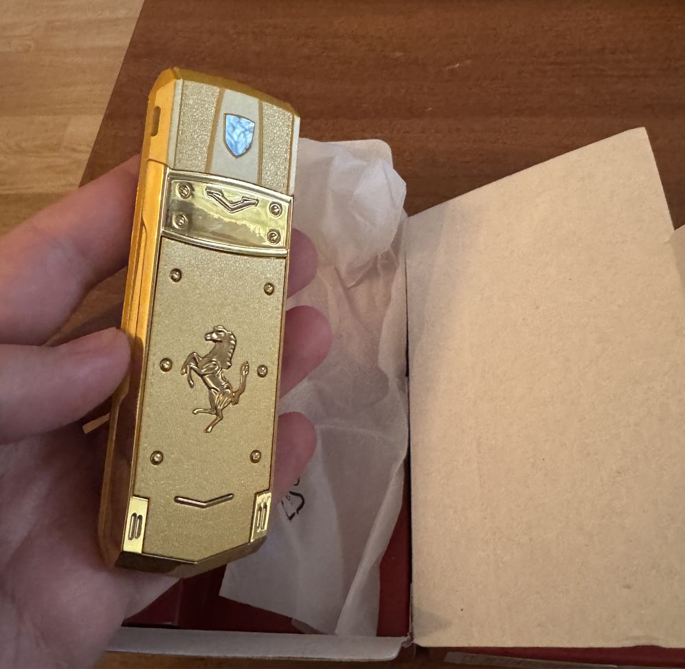 Vertu Gold full box