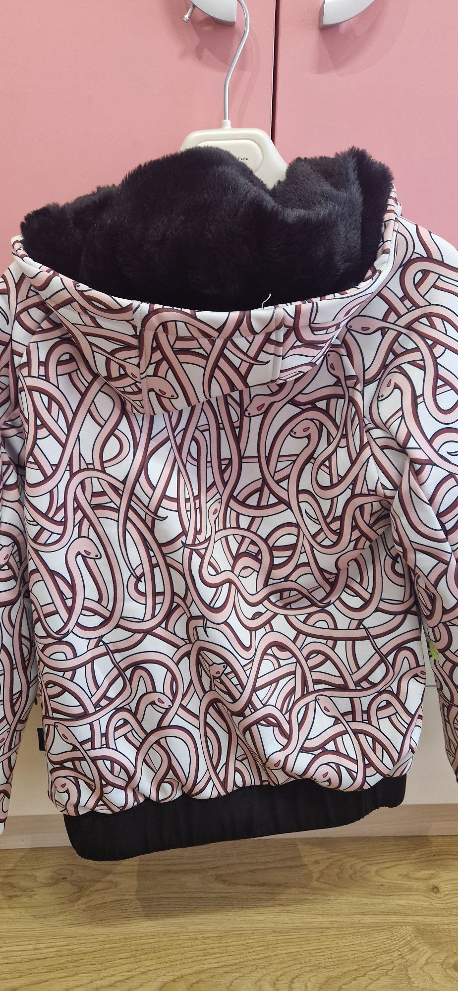 Зимно якес две лица  Super Rebel
