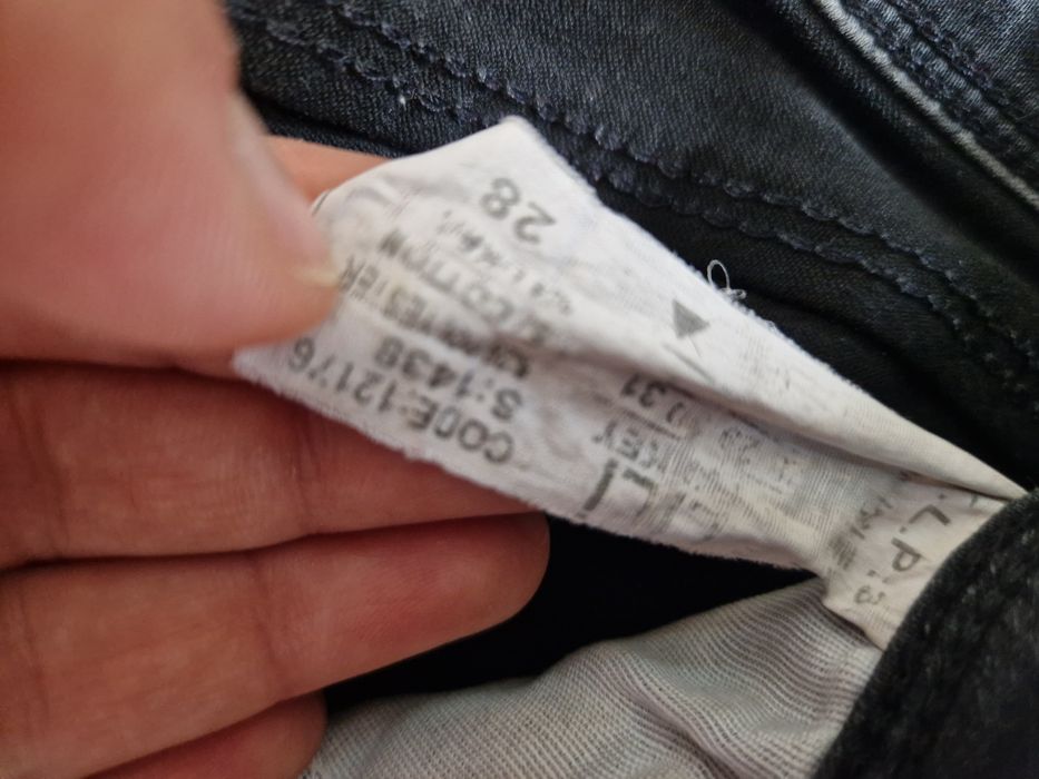 Blugi elastici marimea 28