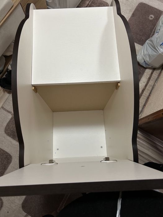 Шкаф с три отделения и ракла на колелца