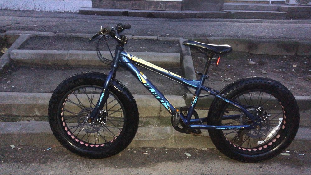 Bicicleta in stare foarte buna HILND FAT 20