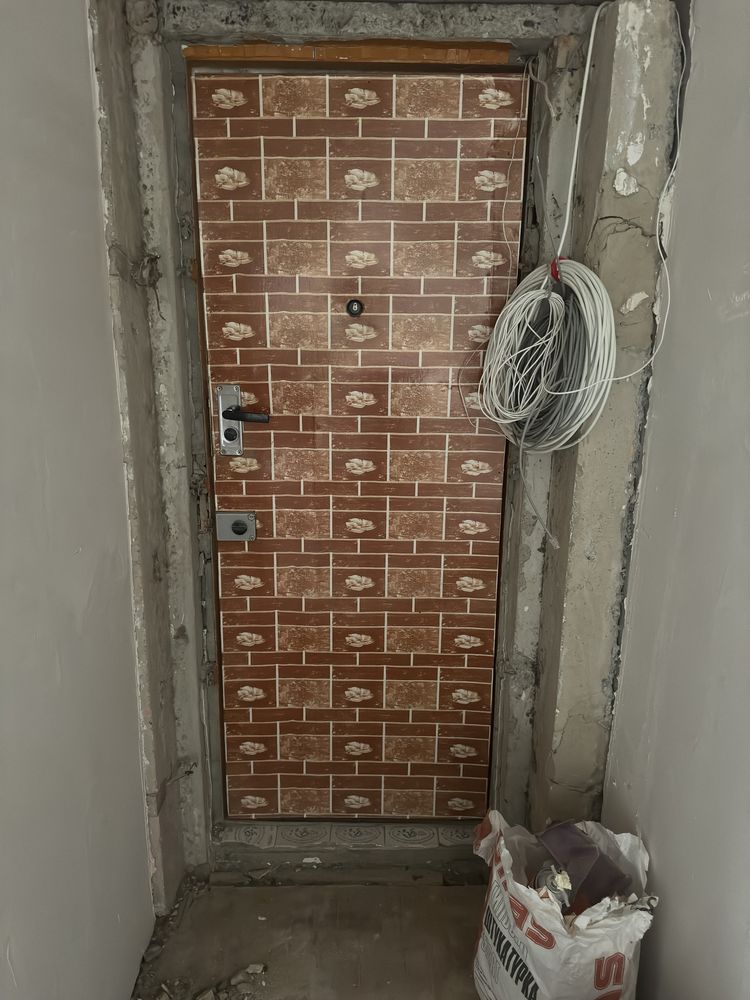 Продам железную дверь