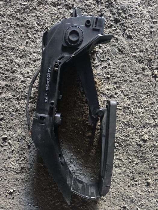 Педаль газа Мерседес 220