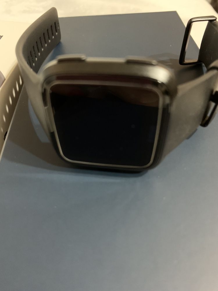 Смарт часовник Fitbit Versa Black