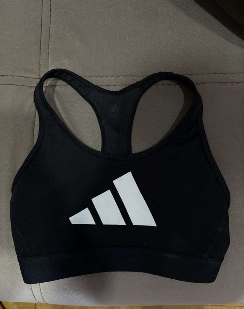 спортно бюстие на nike, adidas