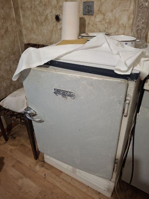 Срочно продам ходильник Саратов 2 рабочий