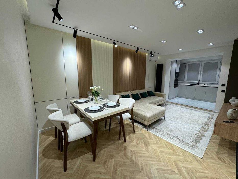 ул. Садык Азимова
Ориентир: ГУВД

4/2/4
Площадь: 80 м²