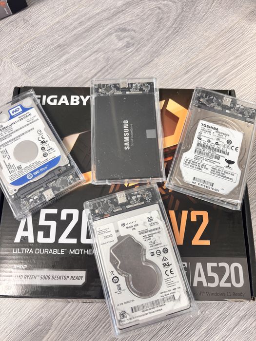 Vand Componente diversre pentru PC (hdd/ssd externe / procesor / ram..