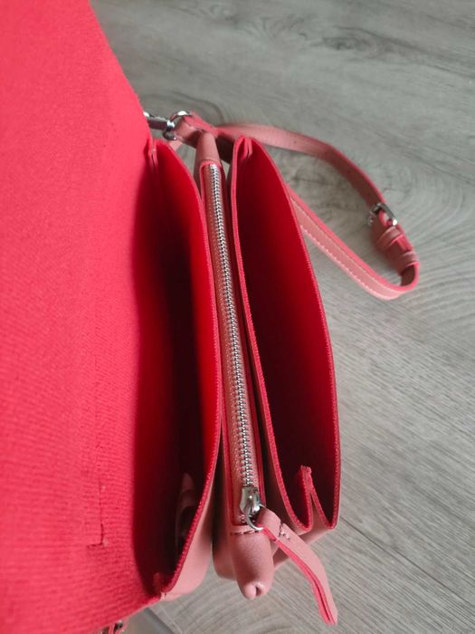 Розова дамска чанта