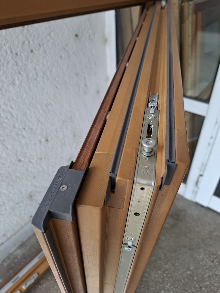 Geam triplu termopan, profil lemn stratificat/pvc ( 125 x 200)