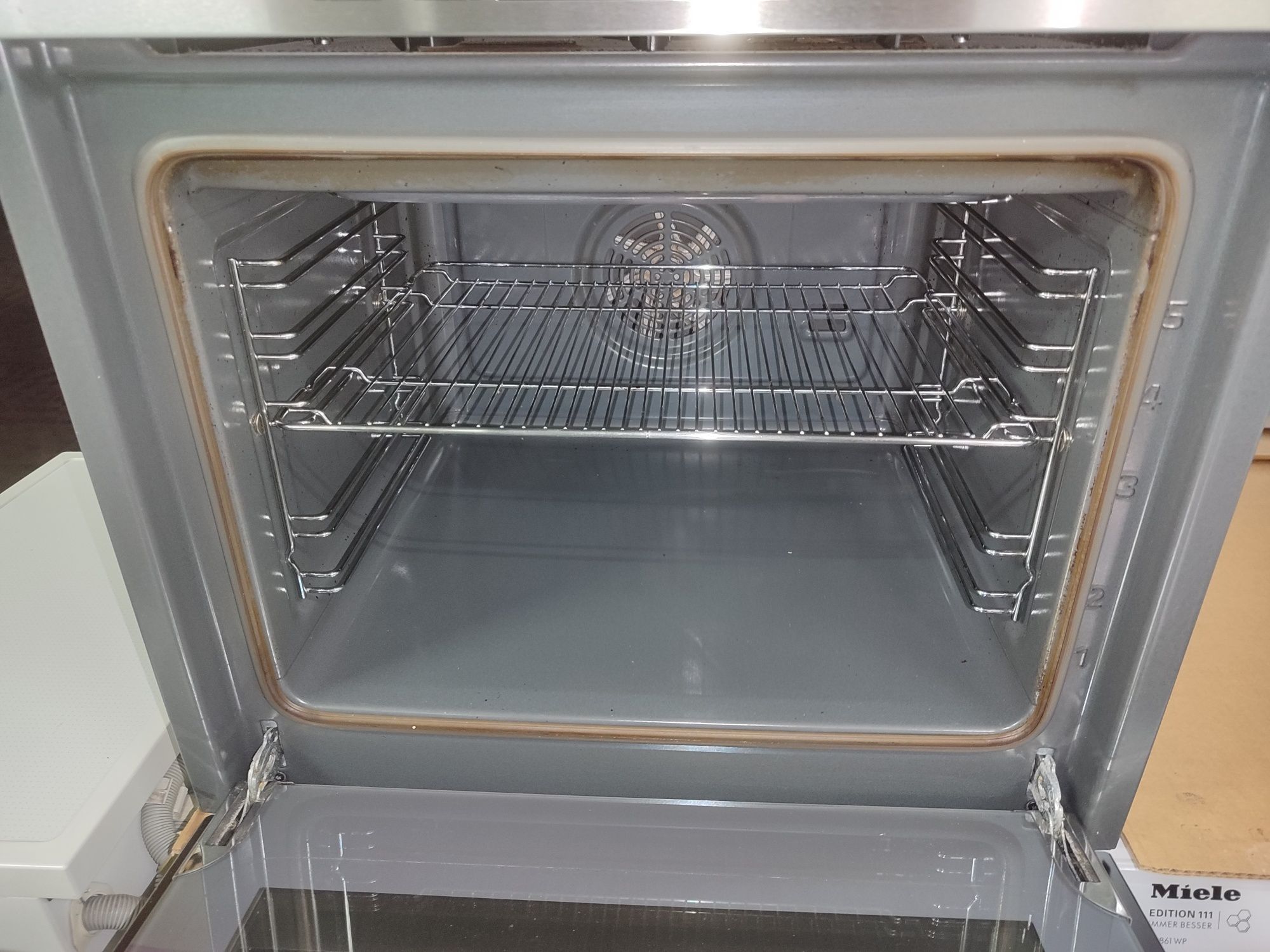 Фурна Bosch HBA34B550 - 10Функци + 10 автоматични програми.