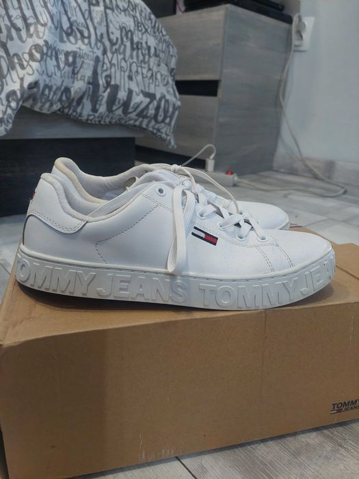 Дамски маратонки tommy hilfiger естествена кожа