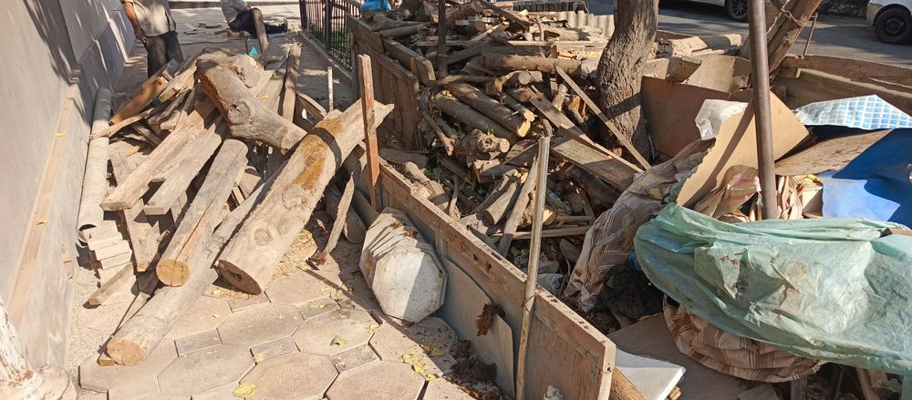 У́тин сотилади хар утинла бор хаммаси куриган