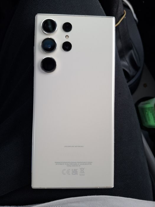 Продавам Samsung s23 ultra (като нов)256гб