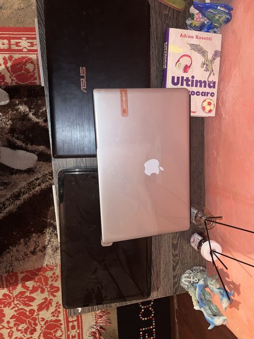 Schimb 3 leptopuri pentru piese cu unul functional.URGENT!!!