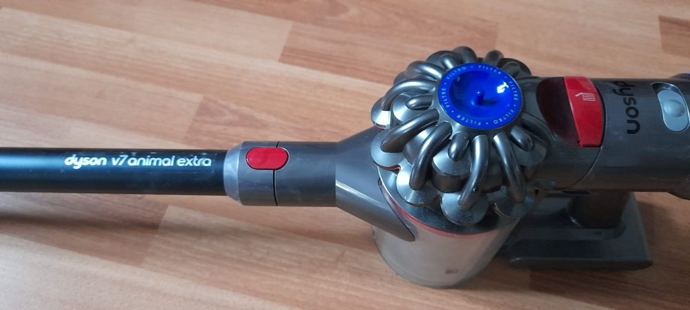 Aspirator vertical Dyson V7