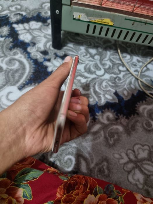 iPhone 8 Xotirasi 64 talik sotiladi 1Mln kami bor . Abmenga ham bor