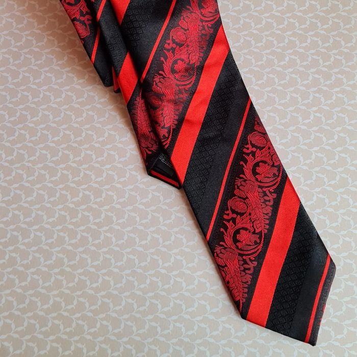 Cravate din matase modele deosebite stare excelenta, ca noi