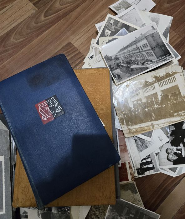 Старые фотографии, фотоальбомы.