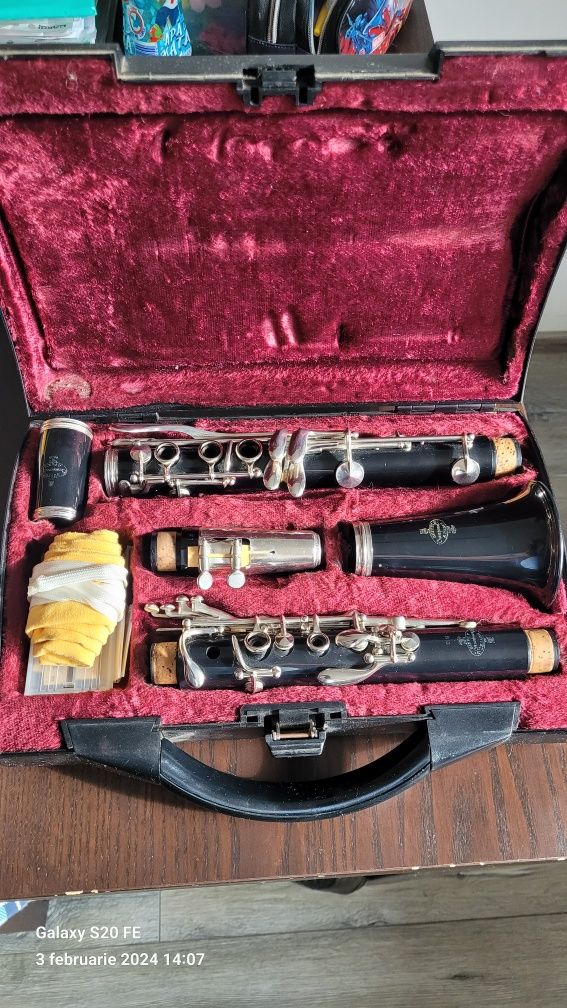 Vând clarinet Buffet Crampon Paris B12