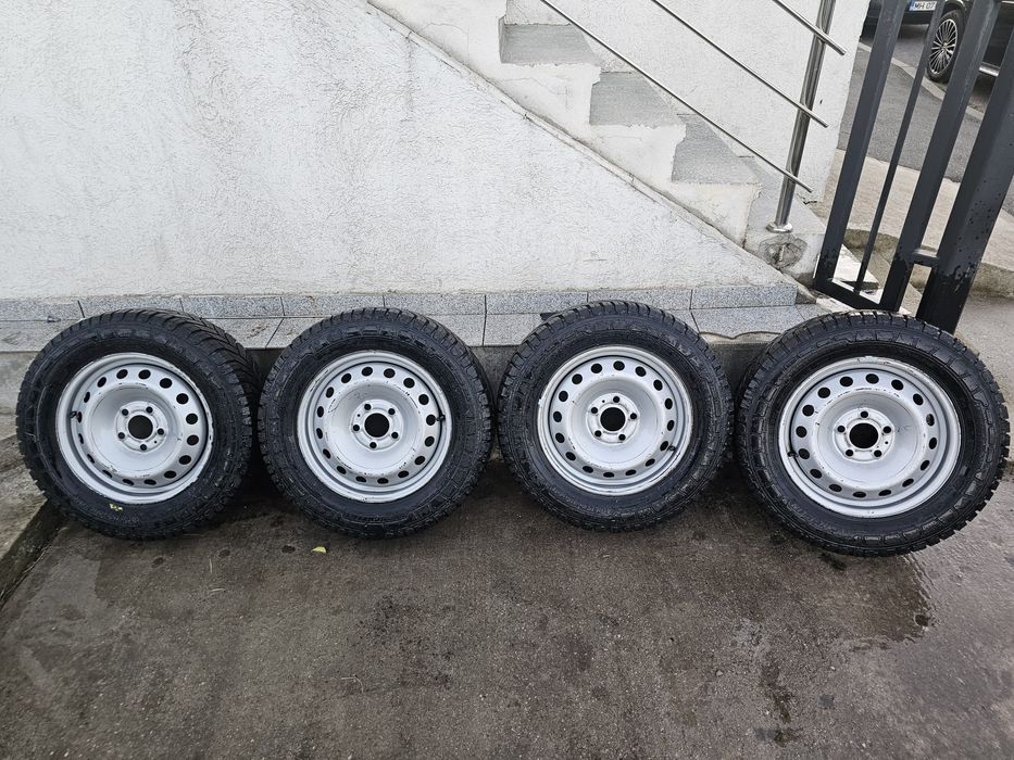 Vând Roti 215 65 16 c MichelinAgilis CrossClimate  M&S An 2023
